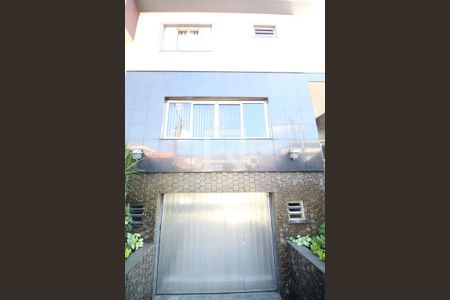 Casa à venda com 331m², 4 quartos e 3 vagas Casa à venda com 331m², 4 quartos e 3 vagasFachada