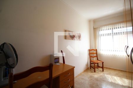 Casa à venda com 331m², 4 quartos e 3 vagas Casa à venda com 331m², 4 quartos e 3 vagasQuarto 4