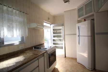 Casa à venda com 331m², 4 quartos e 3 vagas Casa à venda com 331m², 4 quartos e 3 vagasCozinha