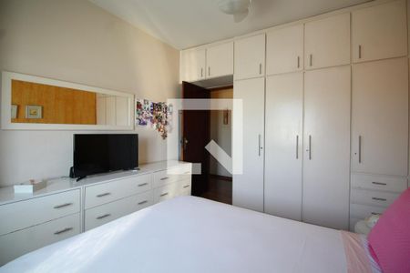 Casa à venda com 331m², 4 quartos e 3 vagas Casa à venda com 331m², 4 quartos e 3 vagasQuarto 1