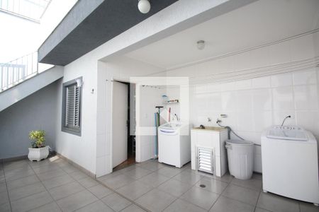 Casa à venda com 331m², 4 quartos e 3 vagas Casa à venda com 331m², 4 quartos e 3 vagasÁrea de Serviço