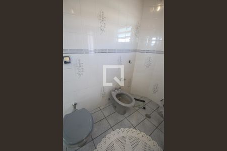 Casa à venda com 331m², 4 quartos e 3 vagas Casa à venda com 331m², 4 quartos e 3 vagasBanheiro da Suíte 1