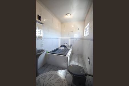 Casa à venda com 331m², 4 quartos e 3 vagas Casa à venda com 331m², 4 quartos e 3 vagasBanheiro da Suíte 1