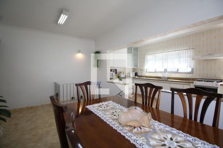 Casa à venda com 331m², 4 quartos e 3 vagas Casa à venda com 331m², 4 quartos e 3 vagasCozinha