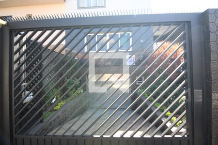 Casa à venda com 331m², 4 quartos e 3 vagas Casa à venda com 331m², 4 quartos e 3 vagasFachada