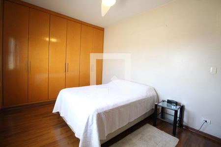 Casa à venda com 331m², 4 quartos e 3 vagas Casa à venda com 331m², 4 quartos e 3 vagasQuarto 2