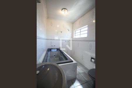 Casa à venda com 331m², 4 quartos e 3 vagas Casa à venda com 331m², 4 quartos e 3 vagasBanheiro da Suíte 1