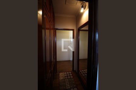 Casa à venda com 331m², 4 quartos e 3 vagas Casa à venda com 331m², 4 quartos e 3 vagasCloset