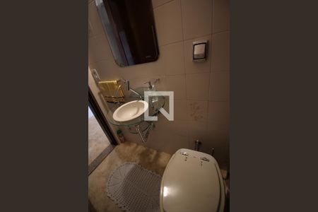 Casa à venda com 331m², 4 quartos e 3 vagas Casa à venda com 331m², 4 quartos e 3 vagasLavabo