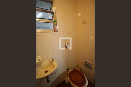 Casa à venda com 331m², 4 quartos e 3 vagas Casa à venda com 331m², 4 quartos e 3 vagasBanheiro 2