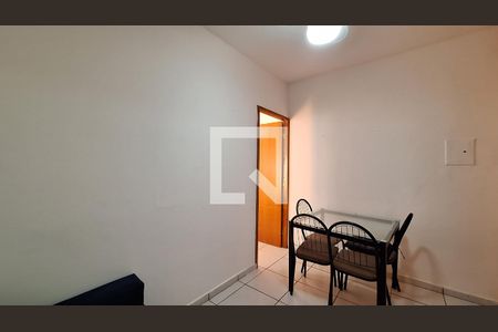Sala de apartamento para alugar com 1 quarto, 55m² em Vila Tupi, Praia Grande