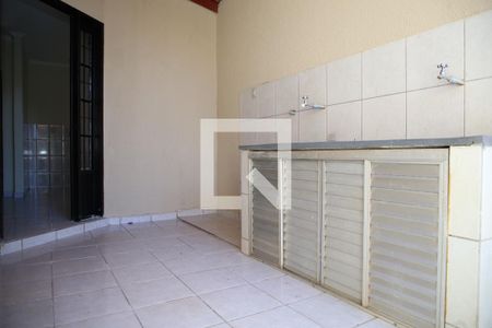 Casa para alugar com 110m², 2 quartos e 1 vagaÁrea de Serviço