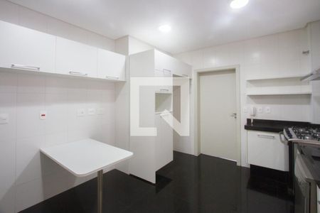 Casa de condomínio à venda com 931m², 4 quartos e 3 vagasCozinha