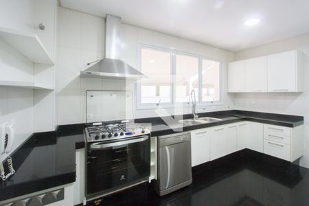 Casa de condomínio à venda com 931m², 4 quartos e 3 vagasCozinha