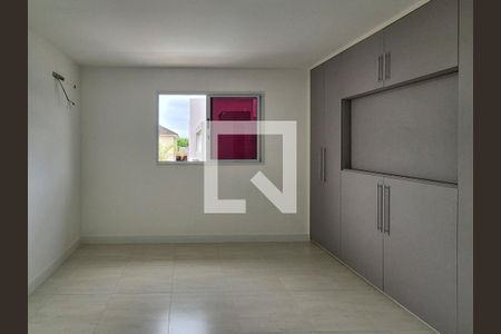 Casa de condomínio à venda com 238m², 5 quartos e 3 vagasSuite 4