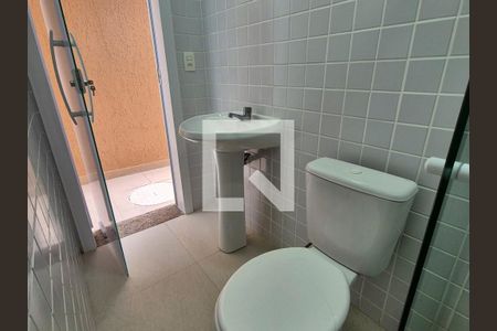 Casa de condomínio à venda com 238m², 5 quartos e 3 vagasBanheiro externo