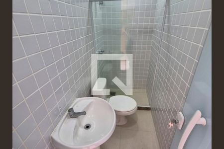 Casa de condomínio à venda com 238m², 5 quartos e 3 vagasBanheiro externo