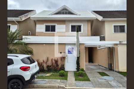 Casa de condomínio à venda com 238m², 5 quartos e 3 vagasFachada