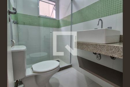 Casa de condomínio à venda com 238m², 5 quartos e 3 vagasBanheiro da Suíte 1