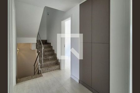 Casa de condomínio à venda com 238m², 5 quartos e 3 vagasHall