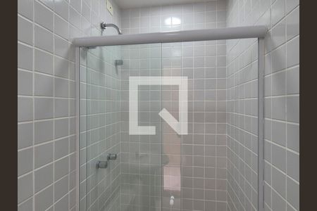 Casa de condomínio à venda com 238m², 5 quartos e 3 vagasBanheiro externo