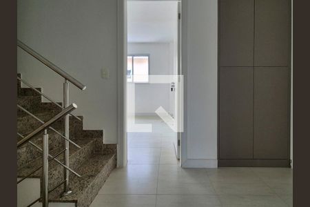 Casa de condomínio à venda com 238m², 5 quartos e 3 vagasHall