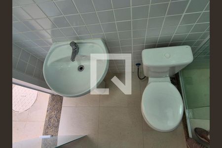 Casa de condomínio à venda com 238m², 5 quartos e 3 vagasBanheiro externo