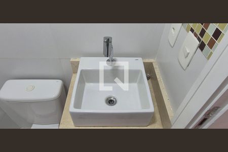 Lavabo de casa de condomínio para alugar com 5 quartos, 238m² em Vargem Pequena, Rio de Janeiro
