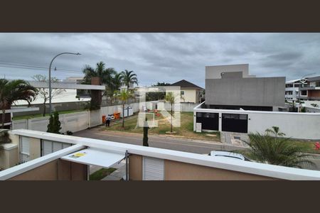 Casa de condomínio à venda com 238m², 5 quartos e 3 vagasVista