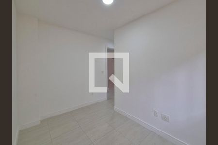 Quarto de casa de condomínio para alugar com 5 quartos, 238m² em Vargem Pequena, Rio de Janeiro