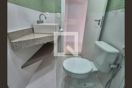 Casa de condomínio à venda com 238m², 5 quartos e 3 vagasBanheiro da Suíte 1