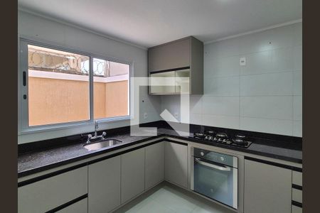 Casa de condomínio à venda com 238m², 5 quartos e 3 vagasCozinha