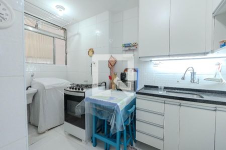 Apartamento à venda com 75m², 2 quartos e sem vaga Apartamento à venda com 75m², 2 quartos e sem vagaCozinha e Área de Serviço