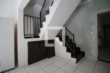 Escada  de casa à venda com 2 quartos, 200m² em Vila Diva (zona Leste), São Paulo