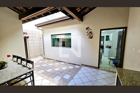 Casa à venda com 240m², 3 quartos e 4 vagasQuintal Fundos e Área Gourmet