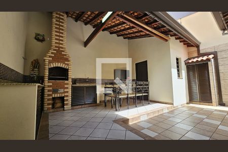 Casa à venda com 240m², 3 quartos e 4 vagasQuintal Fundos e Área Gourmet