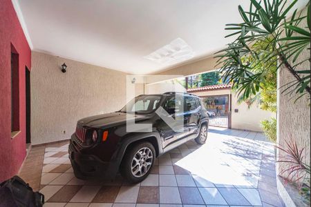 Casa à venda com 240m², 3 quartos e 4 vagas Casa à venda com 240m², 3 quartos e 4 vagasGaragem