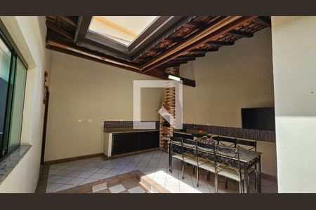 Casa à venda com 240m², 3 quartos e 4 vagasQuintal Fundos e Área Gourmet