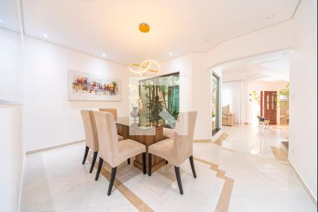 Casa à venda com 240m², 3 quartos e 4 vagas Casa à venda com 240m², 3 quartos e 4 vagasCopa