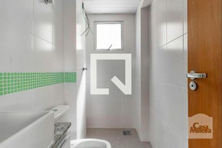 Banheiro de apartamento à venda com 2 quartos, 64m² em Fernão Dias, Belo Horizonte