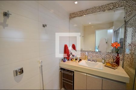 Apartamento à venda com 115m², 2 quartos e 1 vagaBanheiro da Suíte