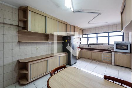 Apartamento para alugar com 360m², 4 quartos e 4 vagas Apartamento para alugar com 360m², 4 quartos e 4 vagasCozinha