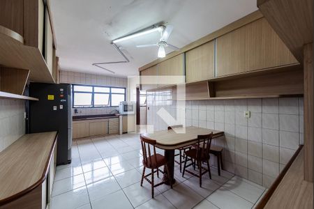 Apartamento para alugar com 360m², 4 quartos e 4 vagas Apartamento para alugar com 360m², 4 quartos e 4 vagasCozinha
