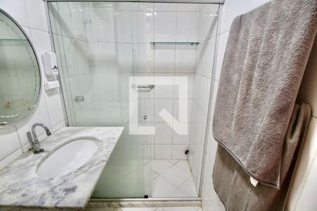 Banheiro de apartamento para alugar com 1 quarto, 40m² em Jardim Apipema, Salvador