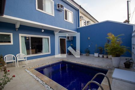 Casa de condomínio à venda com 110m², 3 quartos e 2 vagasQuintal