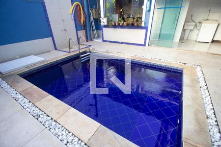 Casa de condomínio à venda com 110m², 3 quartos e 2 vagasPiscina