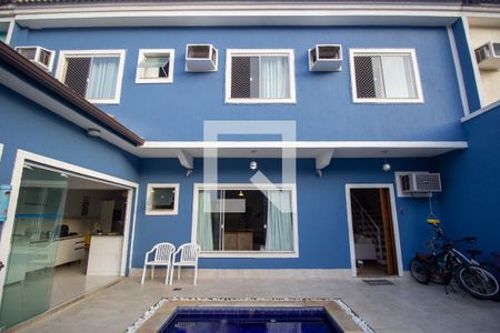 Casa de condomínio à venda com 110m², 3 quartos e 2 vagasQuintal