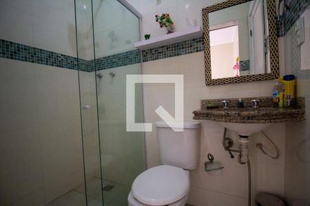 Casa de condomínio à venda com 110m², 3 quartos e 2 vagasBanheiro da Suíte 1 e Social