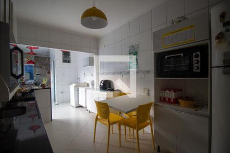 Casa de condomínio à venda com 110m², 3 quartos e 2 vagasCozinha e Área de Serviço