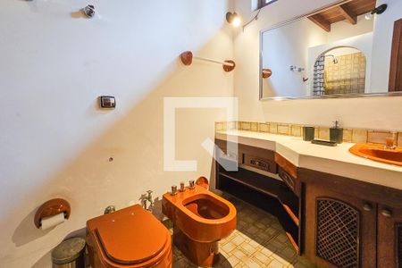 Casa de condomínio para alugar com 390m², 4 quartos e 8 vagasBanheiro da Suíte 1